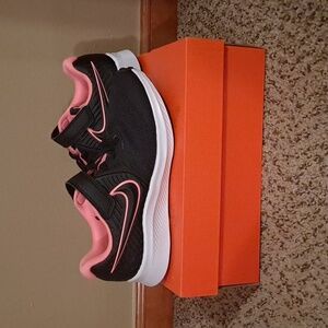 Nike Kids Star Runner 2 Sneakers Size 2.5Y